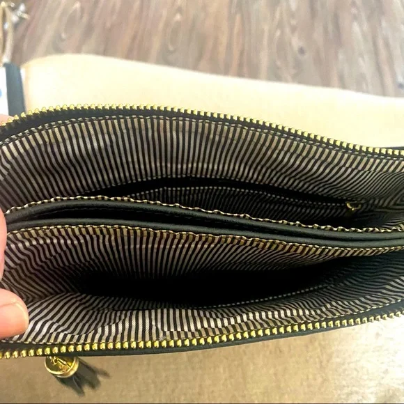 💕Black Crossbody Purse - Picture 4 of 9